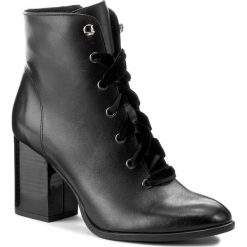 Botki ANN MEX - 8261 01S Czarny. Czarne botki Ann Mex, bez wzorów, ze skóry, bez obcasa, bez zapięcia. W wyprzedaży za 289.00 zł.