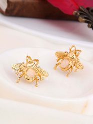 L'Atelier de Gaia Pozłacane kolczyki-wkrętki z kwarcem różowym rozmiar: onesize. Czerwone kolczyki L'Atelier de Gaia, z kwarcem, pozłacane. Za 92.64 zł.