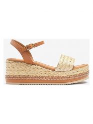 Unisa Sandały w kolorze jasnobrązowo-beżowym na koturnie rozmiar: 39. Brązowe sandały Unisa, bez wzorów, z materiału, z otwartym noskiem, bez obcasa, na koturnie, bez zapięcia. Za 260.99 zł.