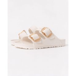 Klapki damskie Birkenstock Arizona Big Buckle Eva. Białe klapki Birkenstock, bez wzorów, z materiału, bez obcasa. Za 342.00 zł.