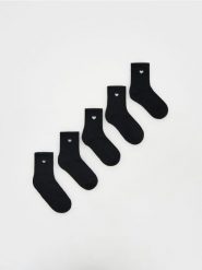 Bawełniane skarpetki 5 pack - czarny. Czarne skarpety Reserved, bez wzorów, z bawełny. Za 49.99 zł.