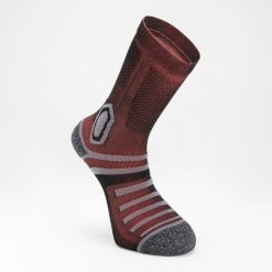 Skarpety sportowe do rugby Offload R520 Mid. Czarne skarpety OFFLOAD, bez wzorów, z dzianiny. Za 39.99 zł.