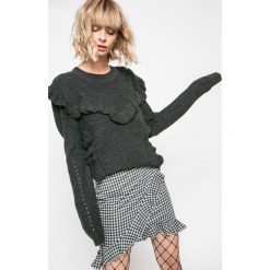 Review - Sweter. Białe swetry Review, l, bez wzorów, z dzianiny, bez ramiączek. W wyprzedaży za 49.90 zł.