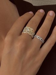 Les Petites Précieuses Pozłacany pierścionek z cyrkonią rozmiar: 50. Szare pierścionki Les Petites Précieuses, z cyrkonią, pozłacane. Za 140.86 zł.