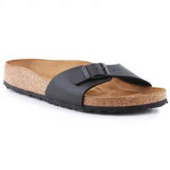 Klapki damskie Birkenstock Madrid BS. Czarne klapki Birkenstock, bez wzorów, z materiału, bez obcasa. Za 418.00 zł.