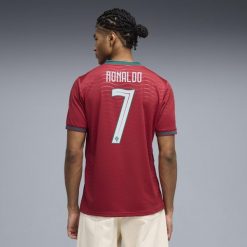 Koszulka piłkarska Puma Portugalia 2026 Cristiano Ronaldo (CR7). Bluzki Puma, m, bez wzorów, z materiału, sportowe, bez kołnierzyka, bez ramiączek. Za 529.99 zł.