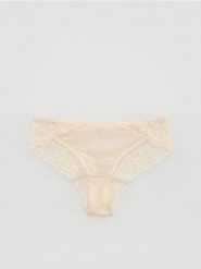 Majtki figi z koronką - złamana biel. Figi Reserved, l, bez wzorów, z koronki. Za 39.99 zł.