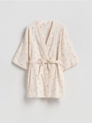 Szlafrok z lnem - kremowy. Białe szlafroki Reserved, l, bez wzorów, z tkaniny, bez ramiączek, bez kaptura. Za 149.99 zł.