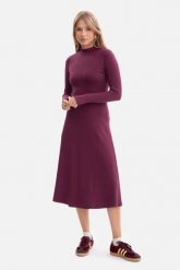 Bawełniana sukienka dzianinowa rozkloszowana fiolet. Sukienki Bewear, do pracy, s, bez wzorów, z bawełny, biznesowe, bez kołnierzyka, bez ramiączek, rozkloszowane. Za 259.00 zł.