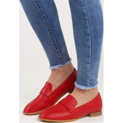 Czerwone Mokasyny Italian Dream. Czerwone mokasyny Born2be, bez wzorów, ze skóry, bez obcasa. Za 39.99 zł.