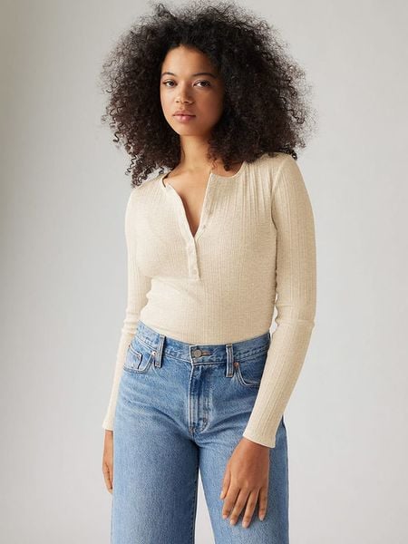 Levi's Koszulka w kolorze kremowym rozmiar: L. Brązowe bluzki Levi's®, l, bez wzorów, bez kołnierzyka, bez ramiączek. Za 117.45 zł.