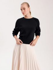 BGN Sweter w kolorze czarnym rozmiar: 40. Czarne swetry BGN, bez wzorów, z wełny, bez ramiączek. Za 100.75 zł.