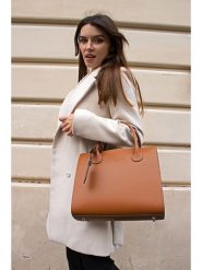 Maison héritage PARIS Skórzana torebka "Trip" w kolorze jasnobrązowym - 30,5 x 24 x 15,5 cm rozmiar: onesize. Brązowe torby na ramię Maison héritage PARIS, bez wzorów, z materiału, przez ramię, bez dodatków. Za 304.99 zł.