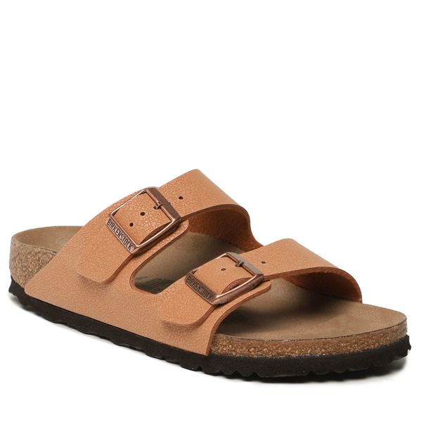 Klapki Birkenstock. Brązowe klapki Birkenstock, bez wzorów, bez obcasa. Za 449.99 zł.