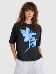 4F T-shirt oversize z nadrukiem damski - czarny M. Czarne t-shirty 4f, m, bez wzorów, z bawełny, bez kołnierzyka, bez ramiączek. Za 69.99 zł.