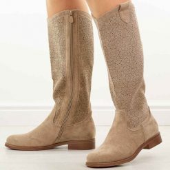 Beżowe ażurowe kozaki damskie S.Barski 8022. Brązowe kozaki S.BARSKI, na jesień, z zamszu, bez obcasa, na obcasie, bez zapięcia. Za 269.00 zł.