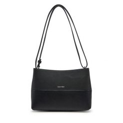 Torebka Calvin Klein. Czarne torebki klasyczne Calvin Klein, bez wzorów, bez dodatków. Za 199.99 zł.