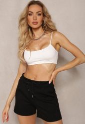 Czarne Szorty High Waist przed Kolano Saxonia. Czarne szorty Renee, bez wzorów, z podwyższonym stanem. Za 39.99 zł.