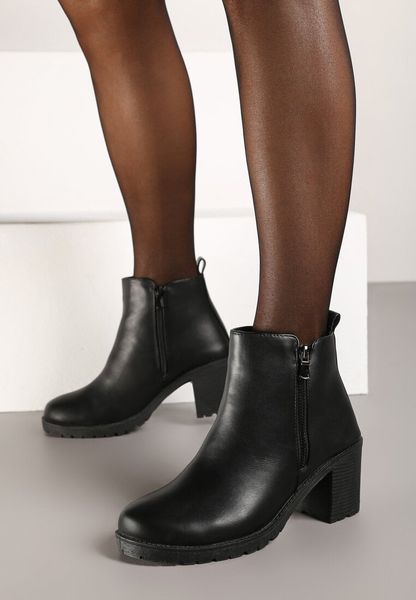 Czarne Botki Beauden. Czarne botki Born2be, na jesień, bez wzorów, z okrągłym noskiem, za kostkę, bez obcasa, na obcasie, bez zapięcia. Za 94.99 zł.