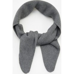 Szalik - Szary. Szaliki Reserved. W wyprzedaży za 29.99 zł.