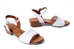 PIAZZA 910128-03 weiss, sandały damskie. Białe sandały Piazza, bez wzorów, ze skóry, bez obcasa, na obcasie, bez zapięcia. Za 299.90 zł.