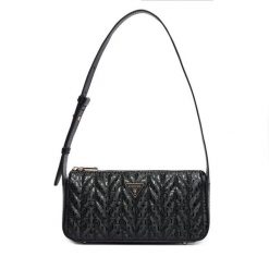 Torebka Guess. Czarne torebki klasyczne Guess, z aplikacjami, bez dodatków. Za 544.99 zł.