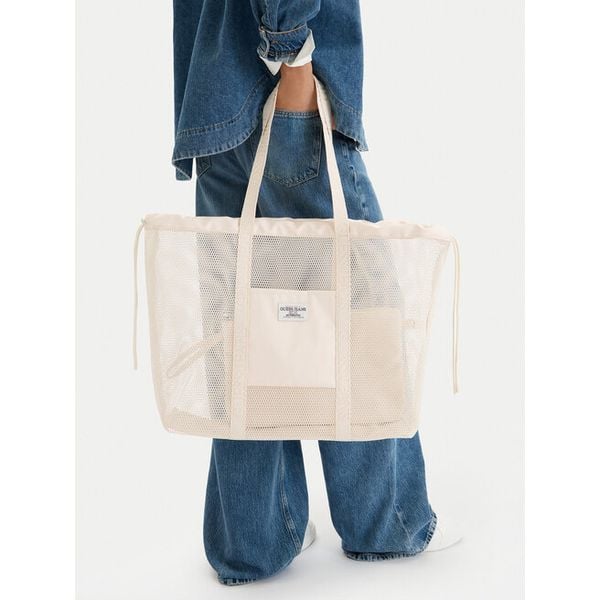 Torebka Guess Jeans. Białe shopper Guess Jeans, z aplikacjami, z jeansu, bez dodatków. Za 141.99 zł.
