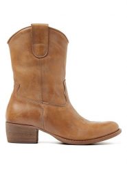 Lazamani Skórzane botki w kolorze jasnobrązowym rozmiar: 38. Brązowe botki Lazamani, bez wzorów, bez obcasa, bez zapięcia. Za 347.99 zł.