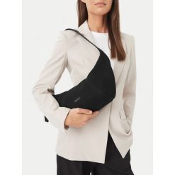 Torebka MEXX. Czarne torebki klasyczne Mexx, bez wzorów, bez dodatków. Za 149.99 zł.