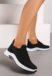 Czarne Buty Sportowe z Siateczki Zdobione Wiązaniem Salmerus. Czarne obuwie sportowe Born2be, z materiału, przed kostkę, bez zapięcia. Za 44.99 zł.
