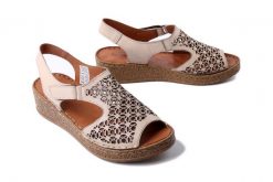 COMFORTABEL 710226-08 beige, sandały damskie. Brązowe sandały Comfortabel, bez wzorów, bez obcasa, bez zapięcia. Za 264.90 zł.