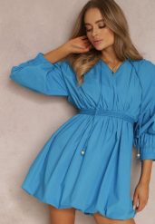 Niebieska Sukienka Appomene. Niebieskie sukienki Renee, m, bez wzorów, boho, bez kołnierzyka, bez ramiączek, mini, bombki. Za 49.99 zł.