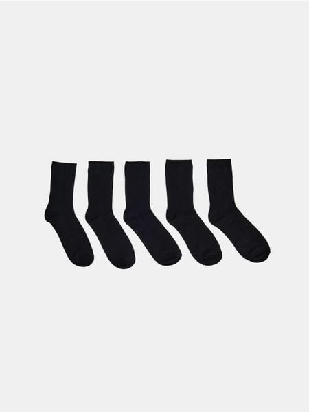 Prążkowane skarpetki z bawełną 5 pack - czarny. Czarne skarpety Sinsay, bez wzorów, z bawełny. Za 17.99 zł.