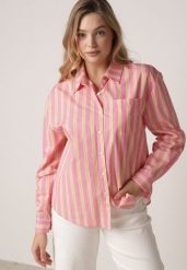 Różowa Bawełniana Koszula o Kroju Oversize Ozdobiona Pionowymi Paskami Ulialia. Czerwone koszule Born2be, l, bez wzorów, z bawełny, klasyczne, bez kołnierzyka, bez ramiączek. Za 129.99 zł.