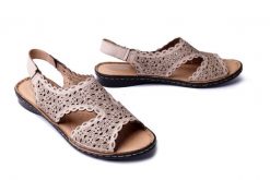 COMFORTABEL 710158-08 beige, sandały damskie. Brązowe sandały Comfortabel, w ażurowe wzory, ze skóry, bez obcasa, bez zapięcia. Za 264.90 zł.