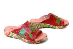 Laura Vita 0007749 SANAO 56 ROSE, klapki damskie. Czerwone klapki Laura Vita, bez wzorów, ze skóry, bez obcasa. Za 359.90 zł.