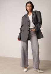 Szare Bawełniane Jeansy o Szerokim Kroju z Wysokim Stanem i Przetarciami Ryrixia. Szare jeansy Born2be, l, bez wzorów, z podwyższonym stanem. Za 109.99 zł.