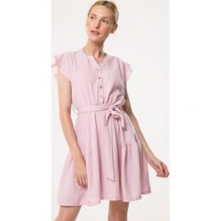 Różowa Sukienka Very Willing. Czerwone sukienki Born2be, na co dzień, m, bez wzorów, bez kołnierzyka, bez ramiączek, mini, rozkloszowane. Za 89.99 zł.
