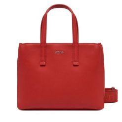 Torebka Calvin Klein. Czerwone torebki klasyczne Calvin Klein, bez wzorów, bez dodatków. Za 389.99 zł.