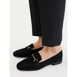 Lordsy Lasocki. Czarne lordsy Lasocki, bez wzorów, bez obcasa, bez zapięcia. Za 199.99 zł.