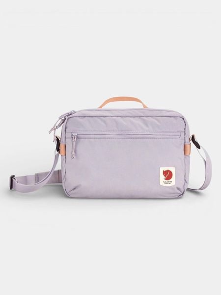 Torba Fjallraven High Coast Crossbody. Fioletowe torby na ramię Fjällräven, bez wzorów, z materiału, eleganckie, na ramię, bez dodatków. Za 339.00 zł.