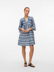 Vero Moda Sukienka w kolorze niebiesko-białym rozmiar: S. Białe sukienki Vero Moda, s, bez wzorów, z bawełny, bez kołnierzyka, bez ramiączek, mini. Za 109.78 zł.
