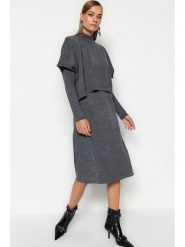 Trendyol Sukienka w kolorze szarym rozmiar: L. Szare sukienki Trendyol, l, bez wzorów, bez kołnierzyka, bez ramiączek, maxi. Za 100.99 zł.