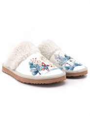 Goby Kapcie w kolorze białym ze wzorem rozmiar: 37. Białe obuwie domowe Goby, bez wzorów, bez zapięcia. Za 130.99 zł.