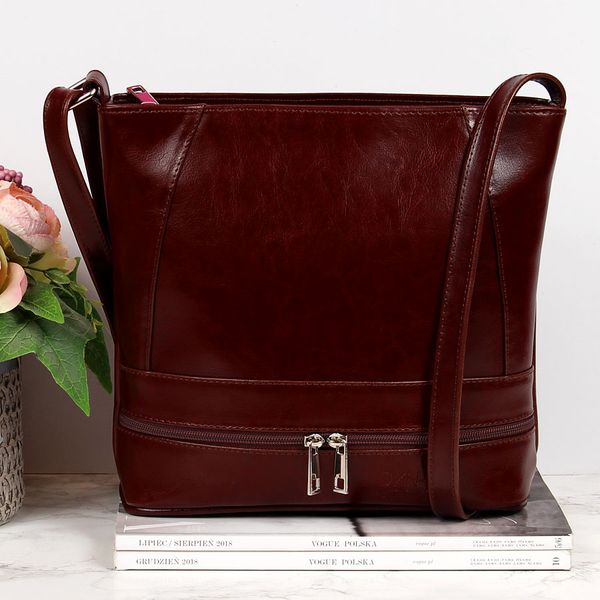 Torebka skórzana listonoszka DAN-A T332 koniak. Czarne torebki klasyczne DAN-A, bez wzorów, ze skóry, bez dodatków. Za 249.99 zł.