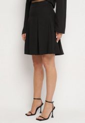 Czarna Rozkloszowana Spódnica z Wysokim Stanem i Plisami Redava. Czarne spódnice Born2be, na co dzień, m, bez wzorów, mini, dopasowane. Za 79.99 zł.