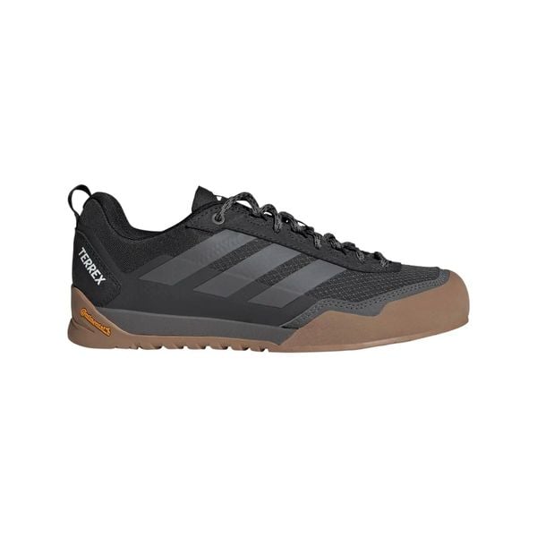 Damskie buty trekkingowe adidas Terrex Skychaser Solo. Szare trekkingi Adidas, z gumy, wspinaczkowe. Za 621.25 zł.