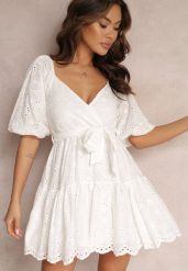 Biała Sukienka Echopeia. Białe sukienki Renee, na imprezę, m, bez wzorów, z bawełny, bez kołnierzyka, bez ramiączek, mini, kopertowe. Za 144.99 zł.