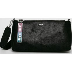 Parfois - Torebka. Czarne torby na ramię Parfois, bez wzorów, z materiału, casualowe, na ramię, średnie, bez dodatków. W wyprzedaży za 59.90 zł.