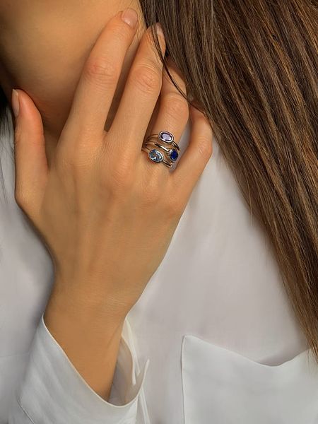 Les Petites Précieuses Srebrny pierścionek z kamieniami szlachetnymi rozmiar: 52. Szare pierścionki Les Petites Précieuses, z ametystem, srebrne. Za 217.99 zł.